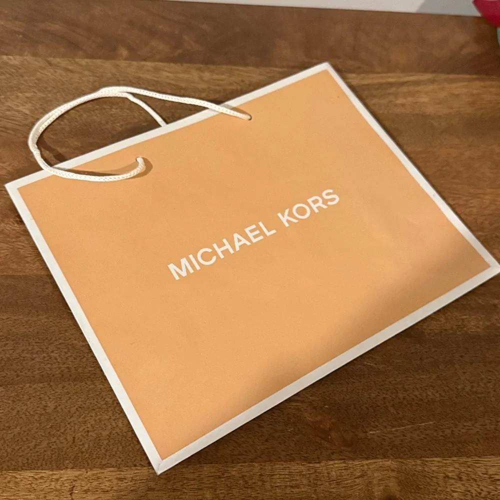 Authentic Michael Kors gift bag. 10 x 8 in. New, never used. Great for gifting